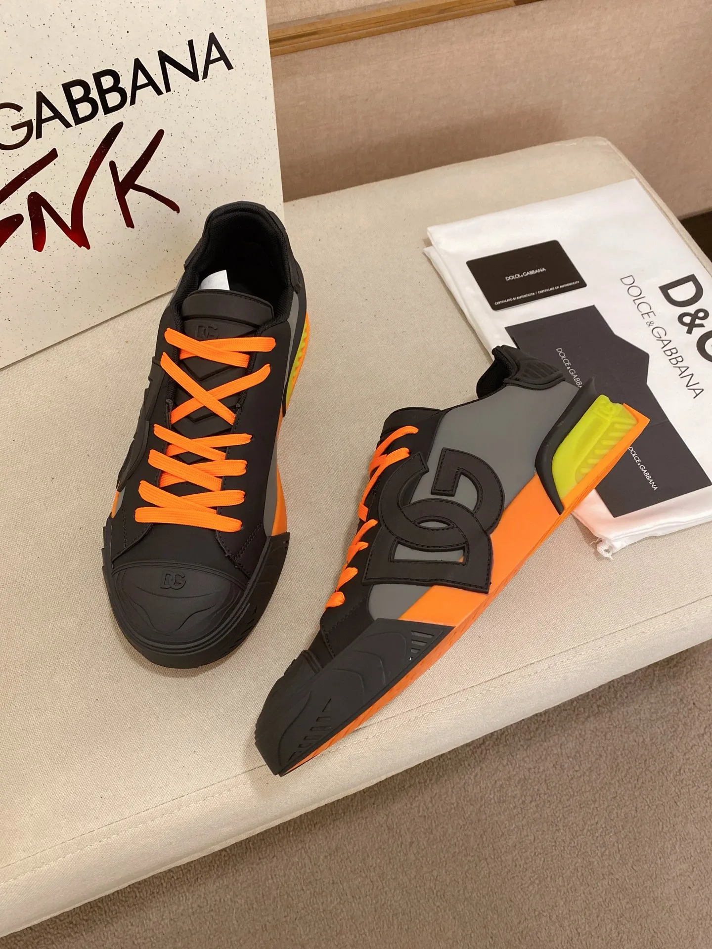 Men's shoes 💰: 660💰 (top quality) The latest sports style DG hot model recommendation, 👉 first launch of men's shoes 😻 I am really crazy about it, top design, impeccable comfort, absolute best-seller, imported cowhide upper, full cowhide lining🐂. Original replica, the latest cool outsole 💥👟Number of codes: 38-44 (45/custom-made, non-refundable)